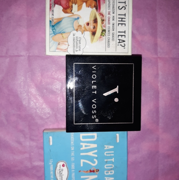 Single Eye shadows - Picture 1 of 3